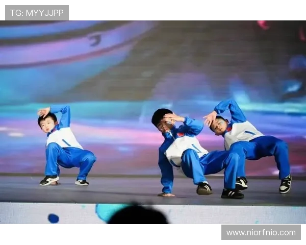 重庆街舞队转型之路:从攀岩联赛到舞台之巅的华丽蜕变