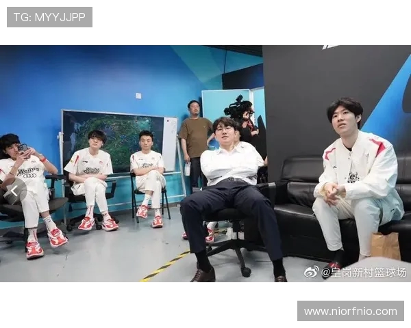 赛后分析：LNG与JDG在比赛中的心理素质对比与影响探讨